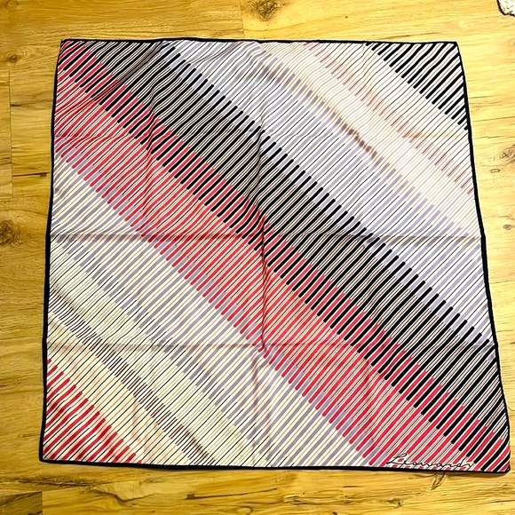 💥HOST PICK💥 VTG Designer silk geometric scarf - Picture 8 of 8